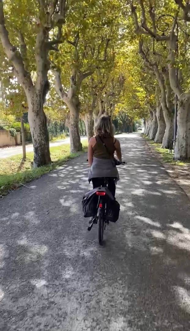 Cycling the back roads of Provence |  Deborah Brinkhoff & Lara Hilton