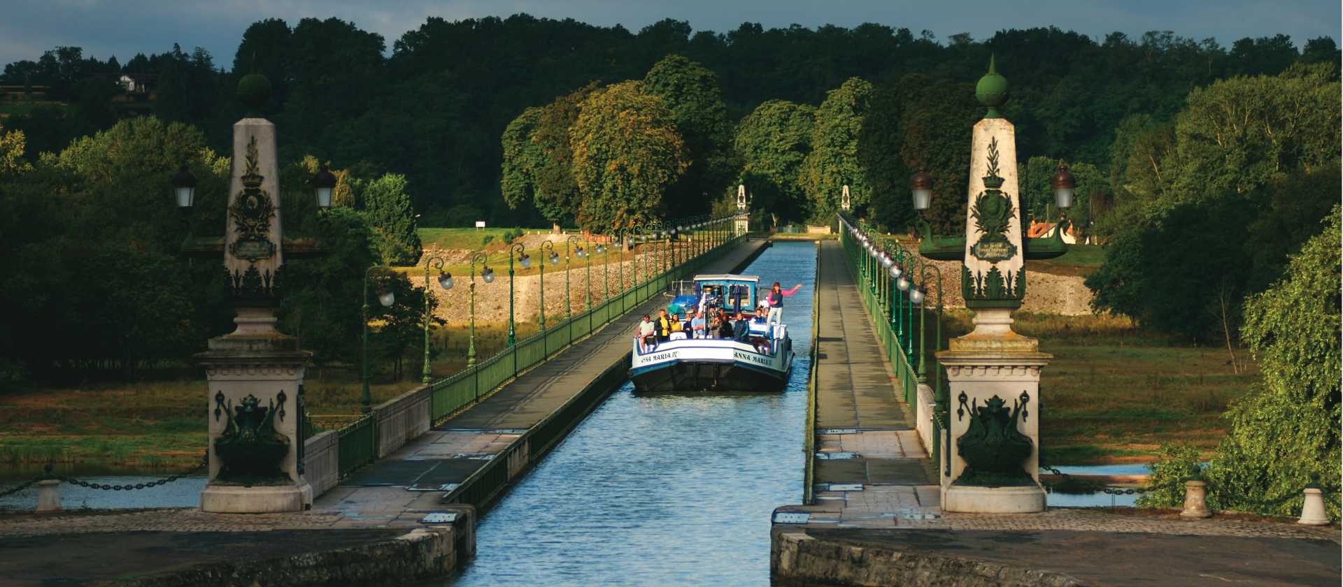 An aquaduct that joins the Loire River with the smaller tributaries | Michael Gebicki