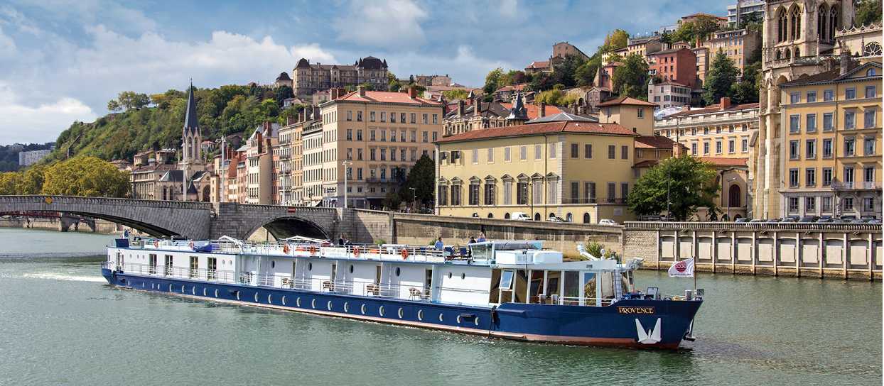MS Provence passing by the bridges in Lyon