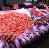 Fresh seafood at Marche des Capucins, largest market in Bordeaux city | Efti Nure