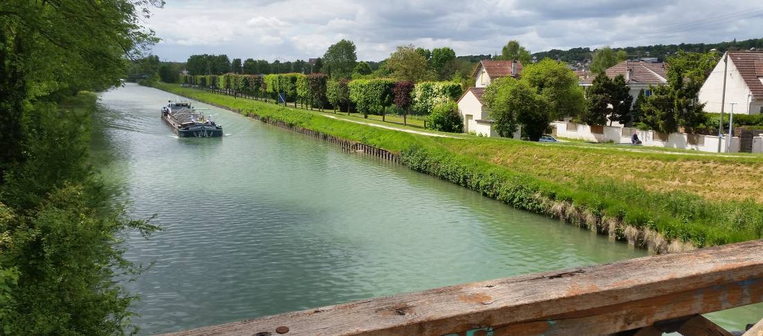 Barge on the Marne canal near Esbly