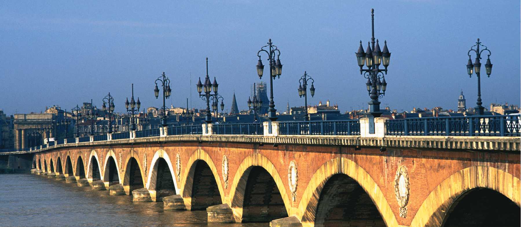 The Pont de Pierre spans the Garonne River in Bordeaux | Tourism d' Aquitaine