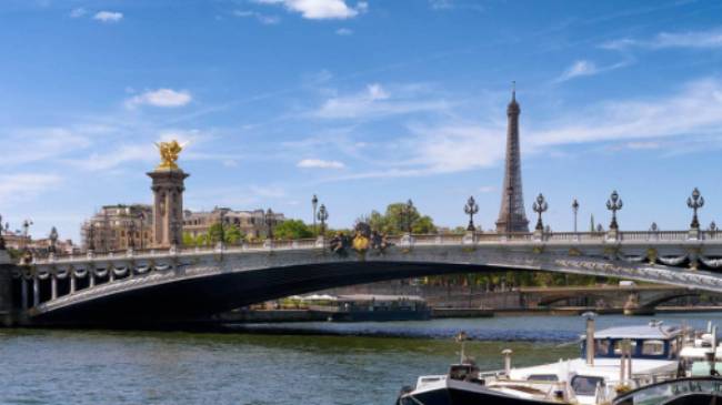 A beautiful view of La Seine in Paris