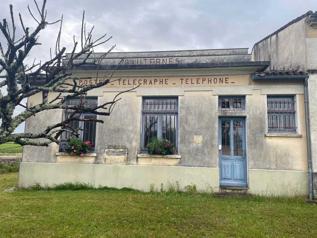 A cute post office in Sauternes |  Tali Emdin