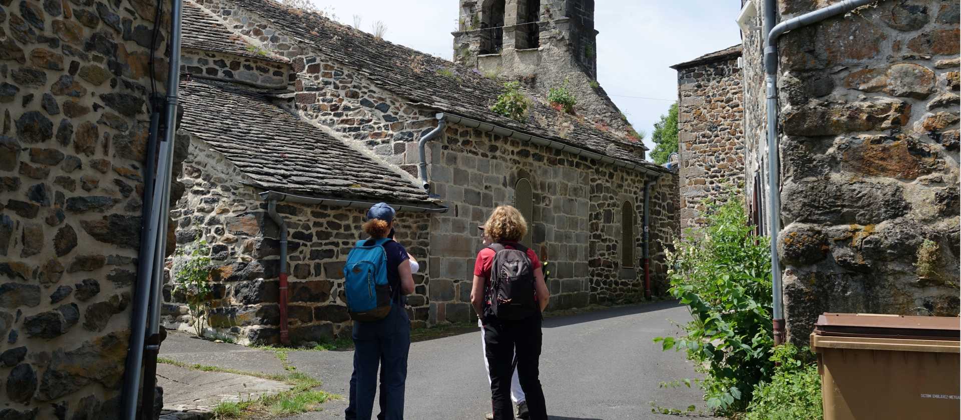 Walking through the village of de Montusclat
