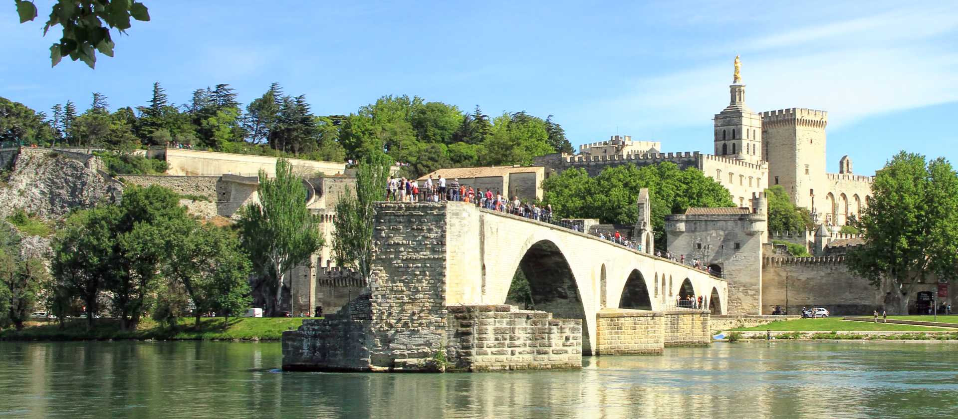 Discover beautiful Avignon in Provence