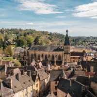 Explore Sarlat-la-Caneda, a beautiful town in the Dordogne