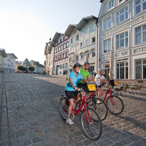 cycling tour guide