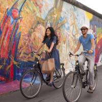 Cycling along Berlin's East Side Gallery | Philip Koschel