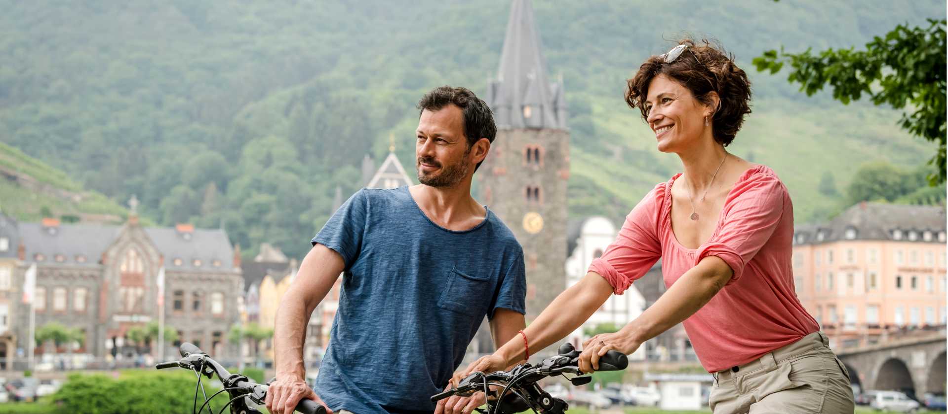 Couple cycling along the Moselle River | Günter Standl