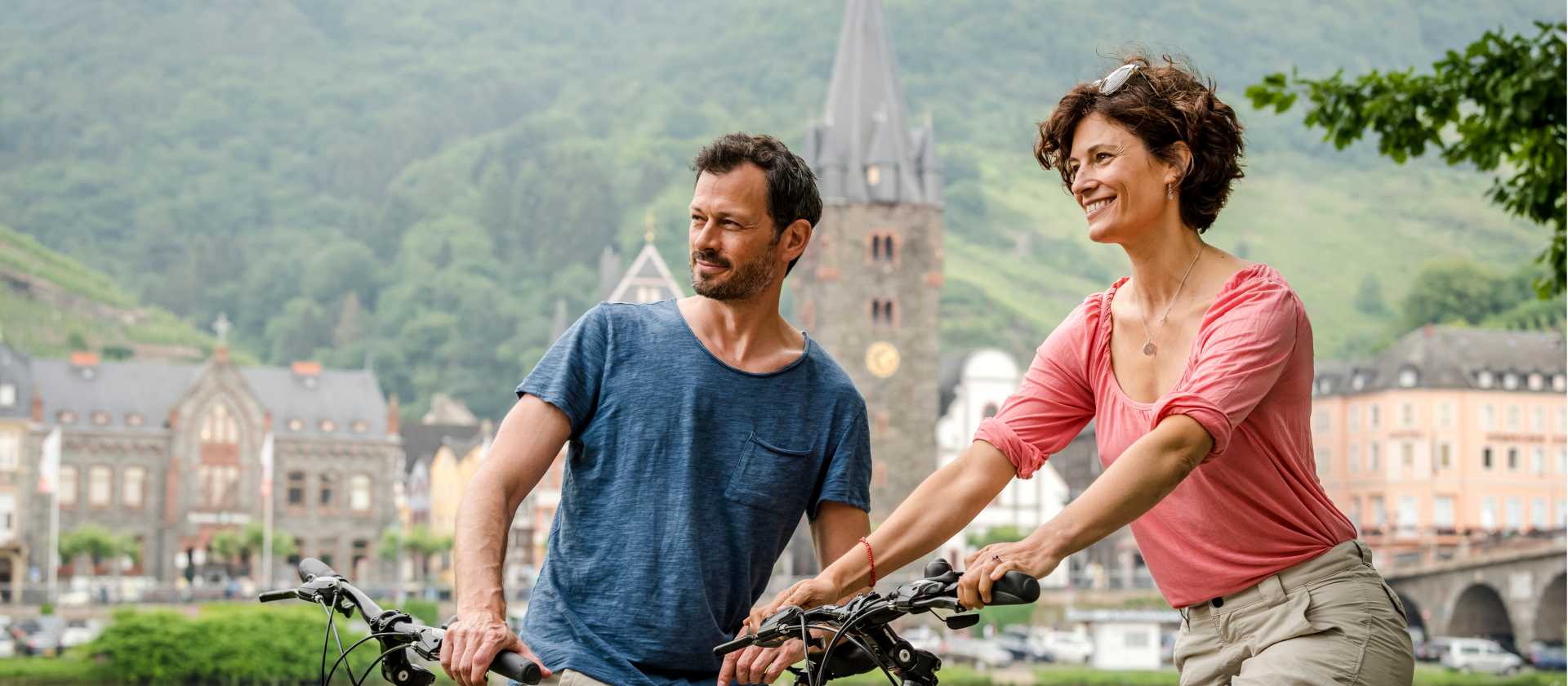Couple cycling along the Moselle River | Günter Standl