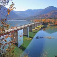 Autumn colours at Bavaria's Sylvenstein Lake | Georg Schober