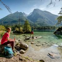 Couples take a break at Hintersee Lake in Germany | DZT/Günter Standl