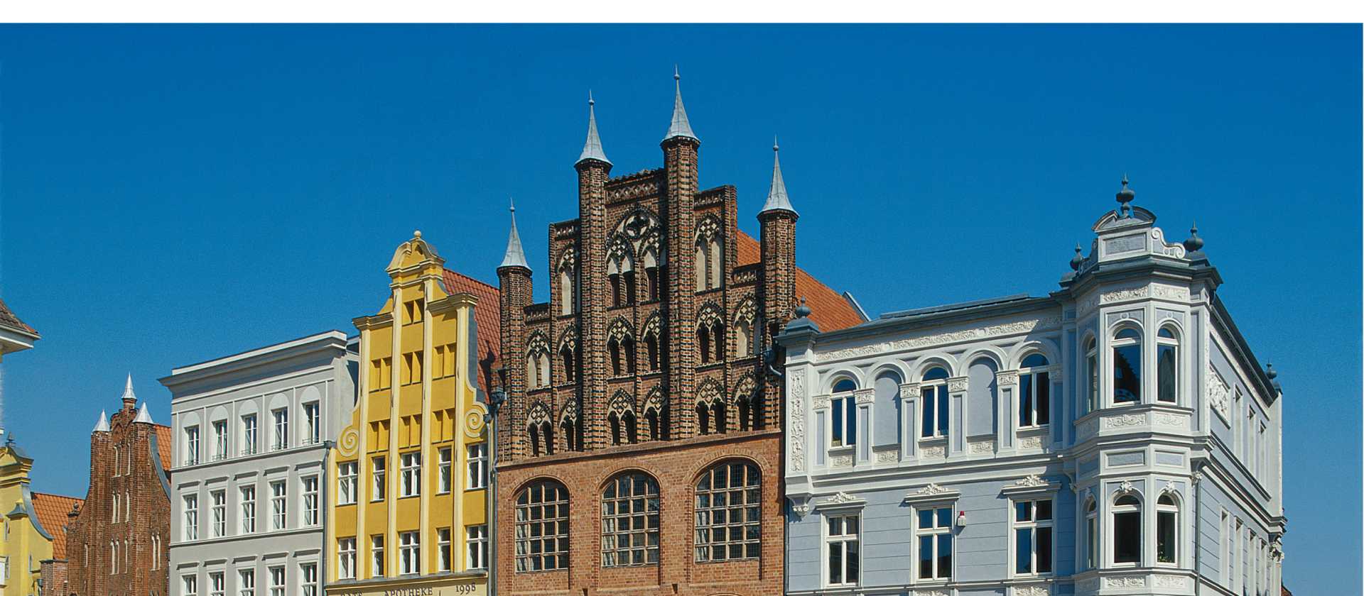 Gabled houses on Alter Markt square in Straslund | Norbert Krüger