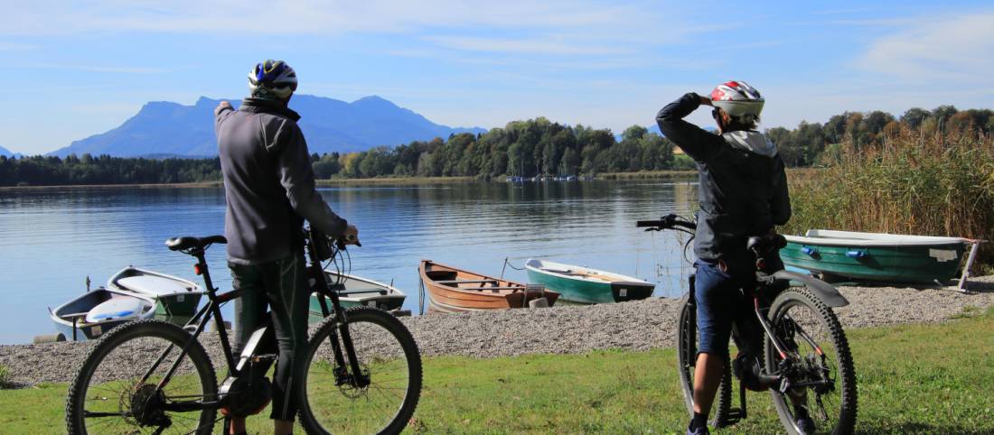 A couple of cyclists by Lake Chiemsee in Bavaria |  <i>Marjon Besteman</i>