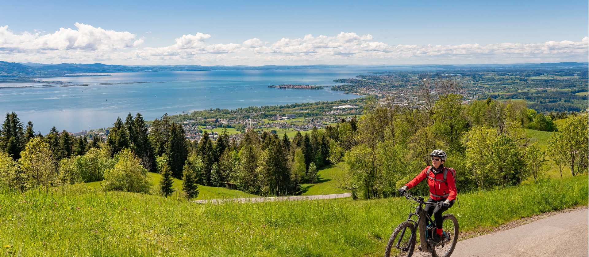 Cycling above Lake Constance with glorious views