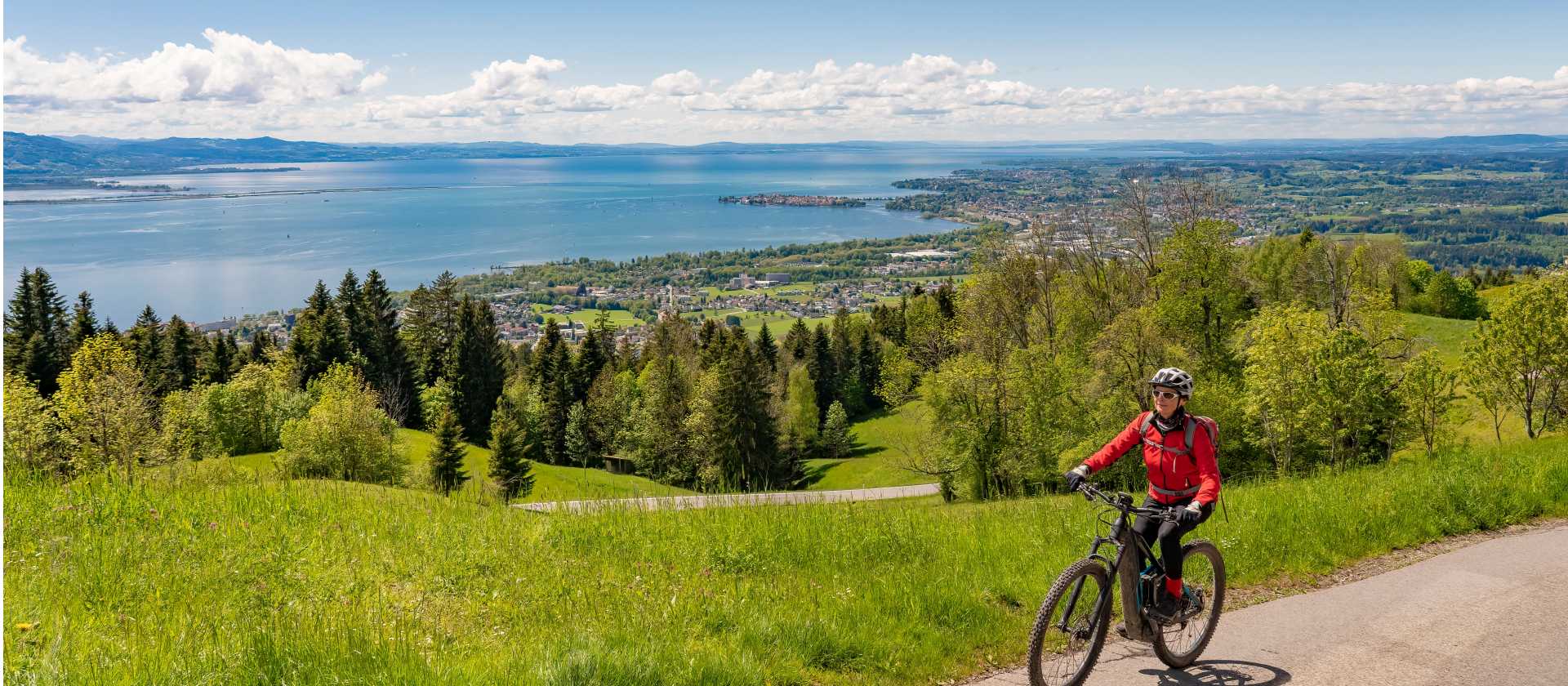 Cycling above Lake Constance with glorious views