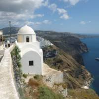 The postcard perfect village of Fira in Santorini | Hetty Schuppert