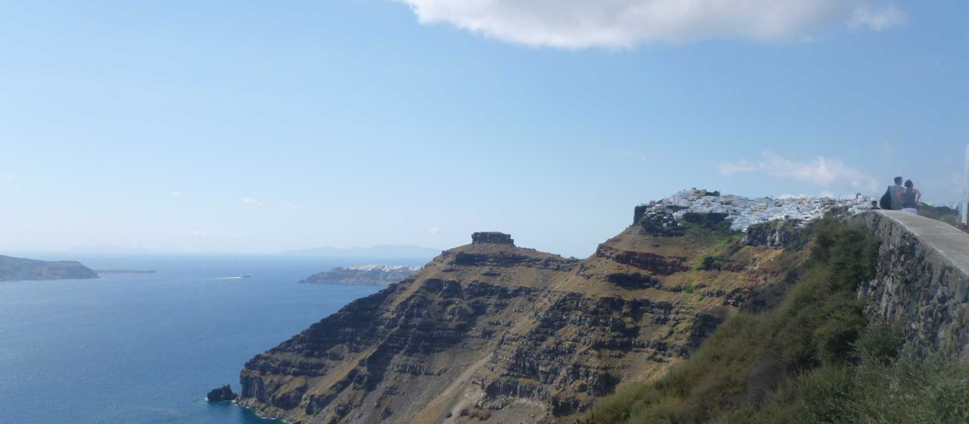 Walking to Fira on the idyllic island of Santorini | Hetty Schuppert