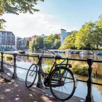 Park your bike alongside a Dutch canal in Amsterdam | Koen Smilde