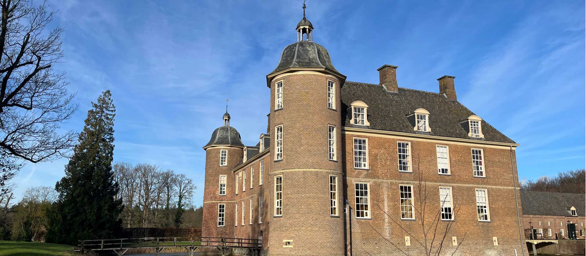 Slangenburg Castle on the path to Braamt