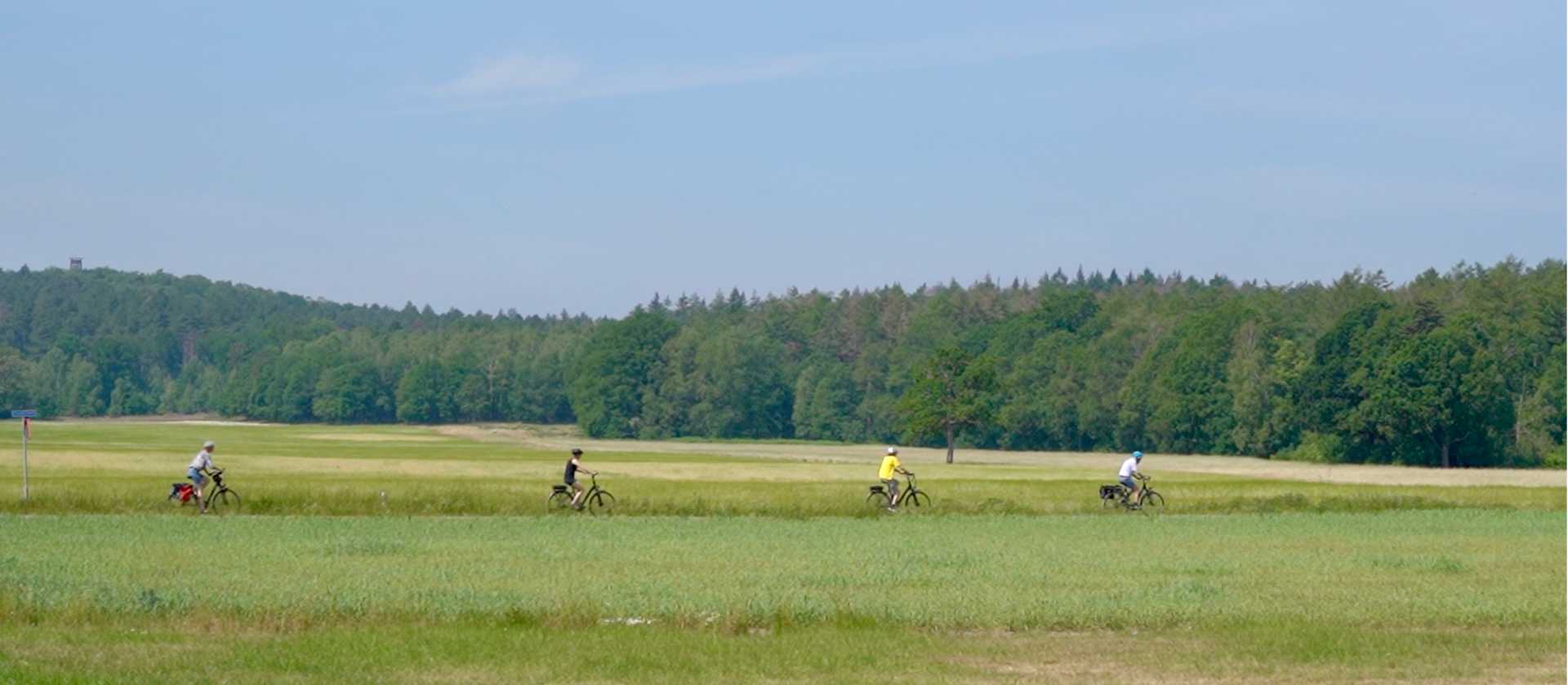 Cycling wide open landscapes on quiet paths