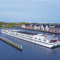 de Amsterdam Deluxe category barge