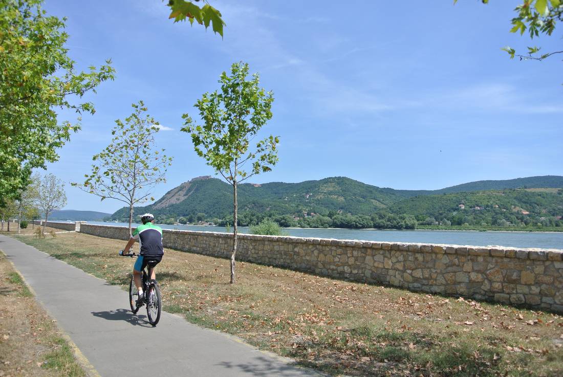 Cycling along the Danube Cycle Path in Hungary |  <i>Lilly Donkers</i>