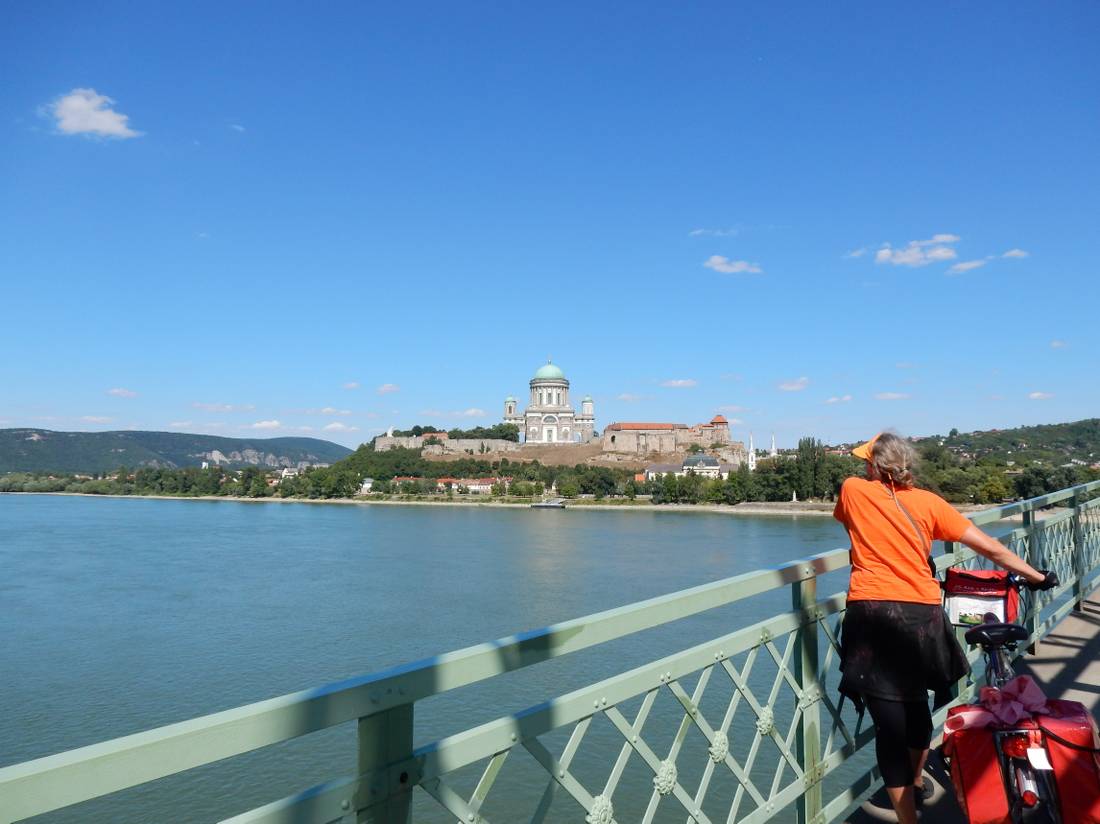 Admiring the Esztergom Basilica |  <i>Lilly Donkers</i>