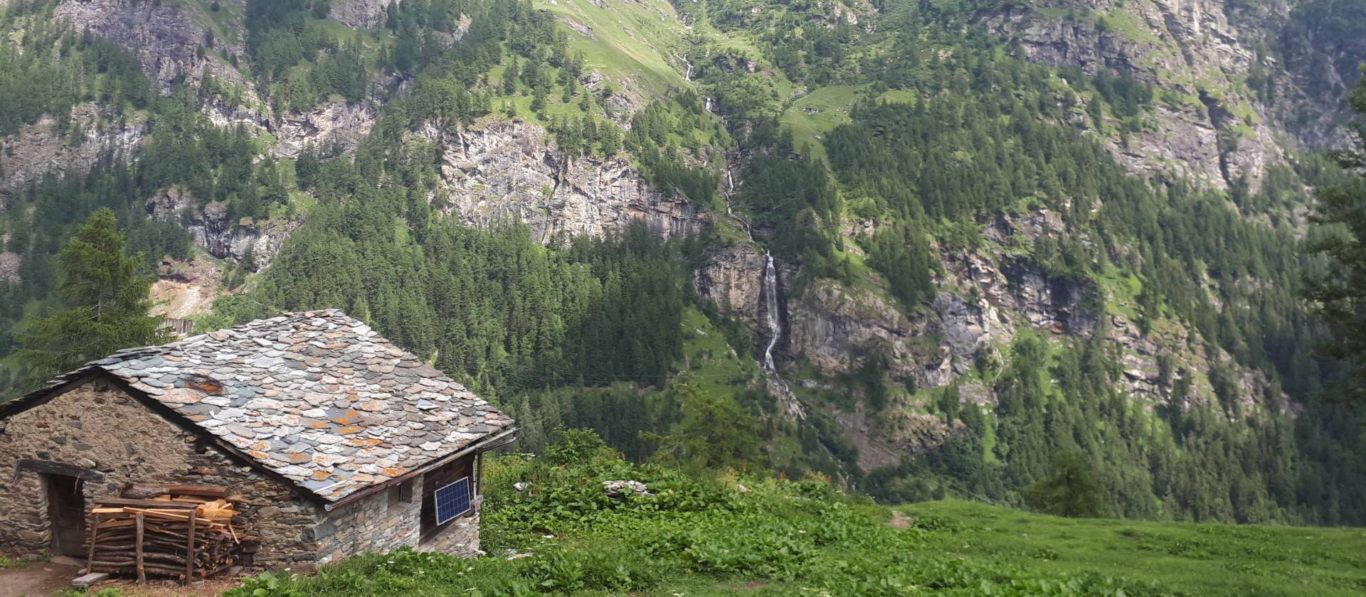 Room with a spectacular view of the Upper Lys Valley in Italy