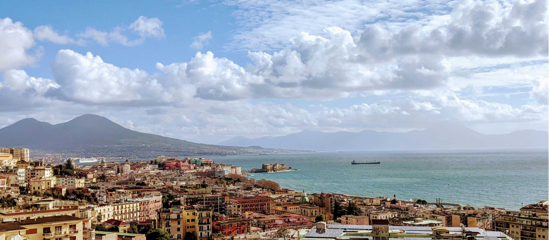 A city between sea and volcano. | Danilo D'Agostino