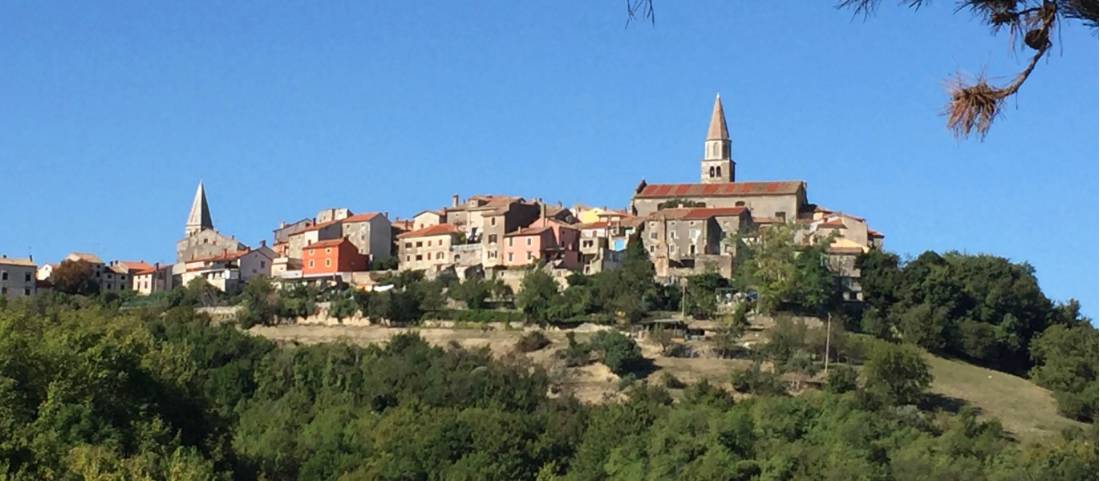 Cycling to the pretty town of Buje in Italy |  <i>Richard Tulloch</i>