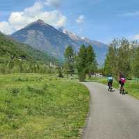 Cyclists taking in the views on the Sentiero Valtellina Bike Path
