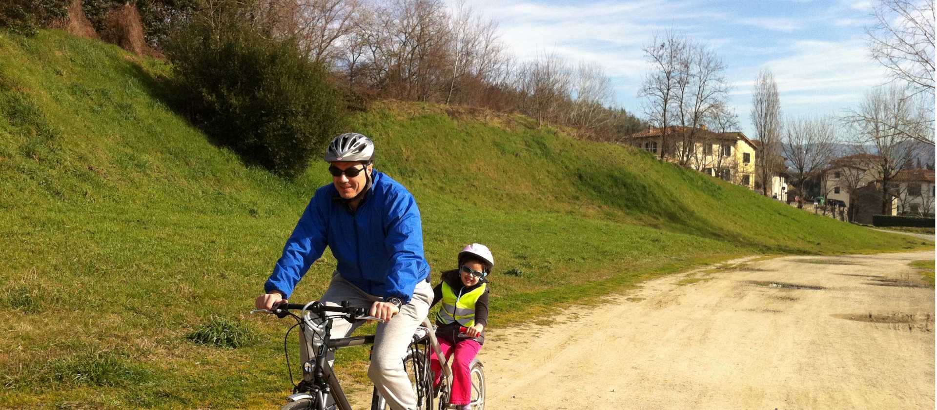 Cycling through Tuscany with a trail a bike