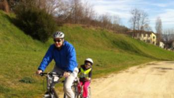 Cycling through Tuscany with a trail a bike