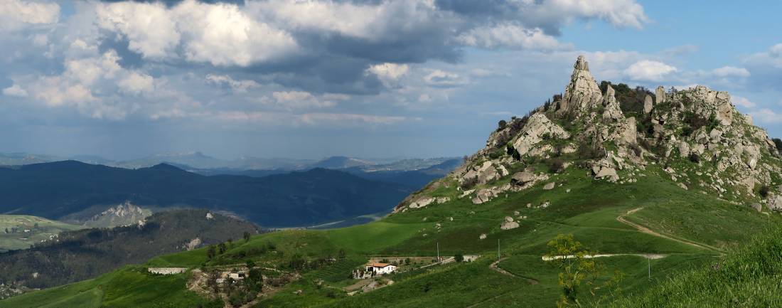 Fabulous scenery on the Magna Via Francigena in Sicily