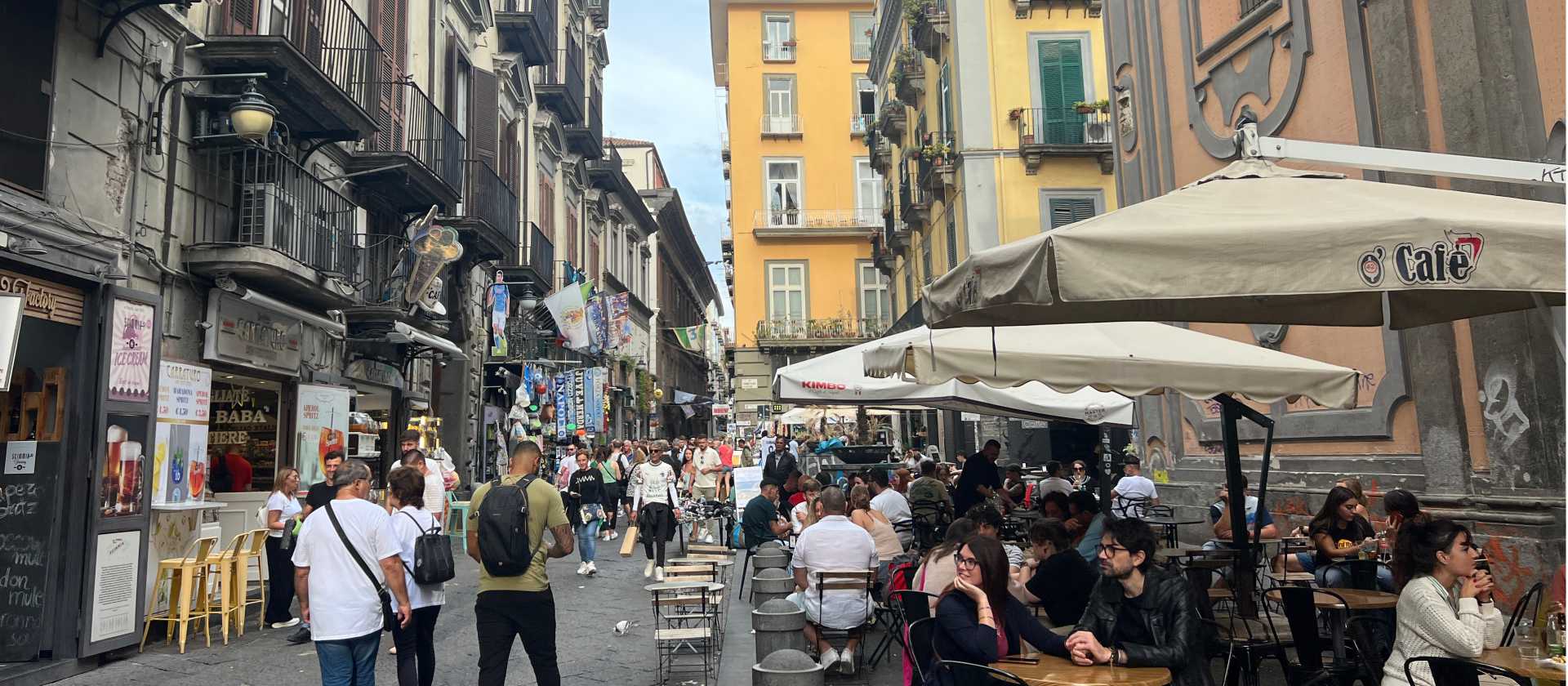 One of the many alley scenes in Naples