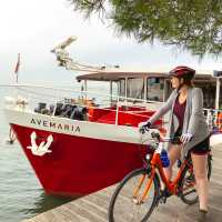 Cyclist arriving at the Ave Maria