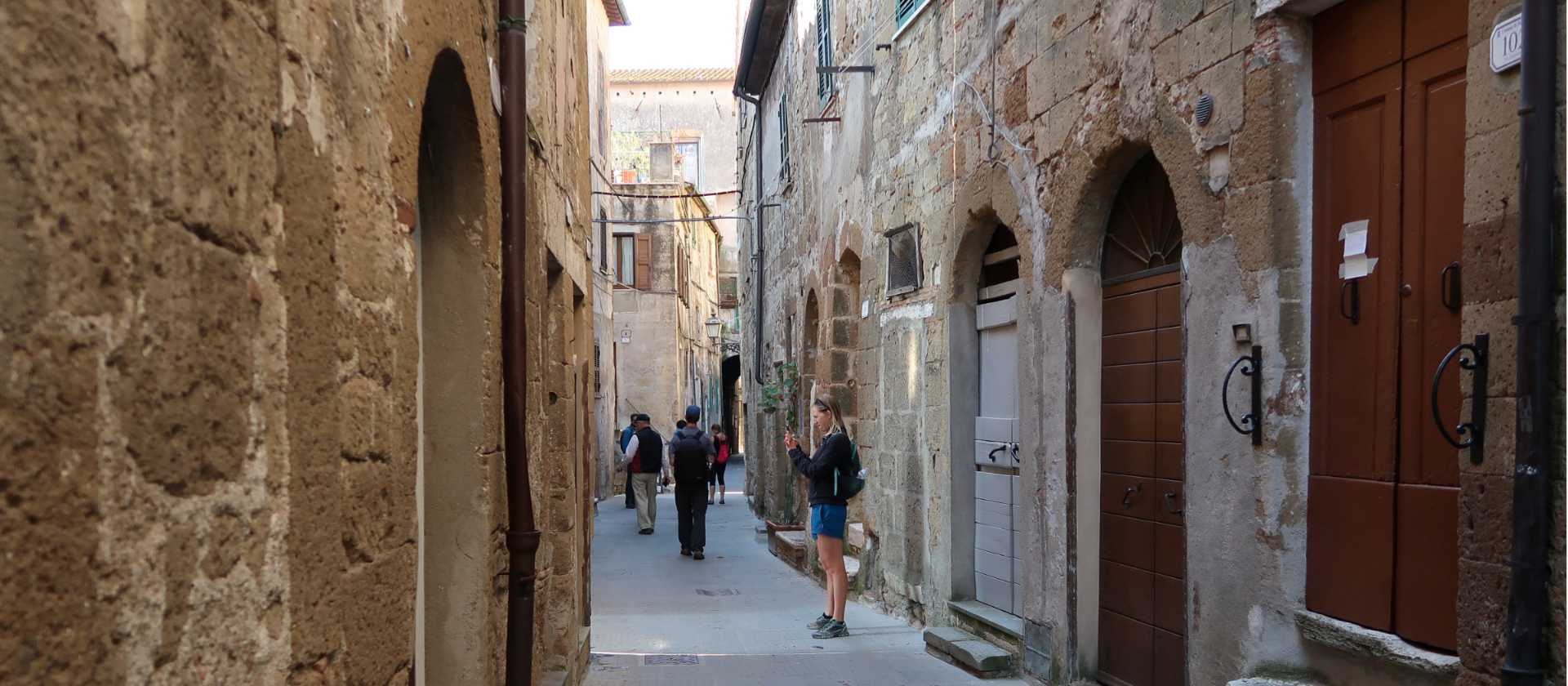 Discovering the alleyways of Pitigliano on foot | Kate Baker