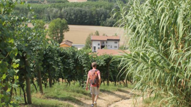 Walking towards a village in Piedmont | Jaclyn Lofts