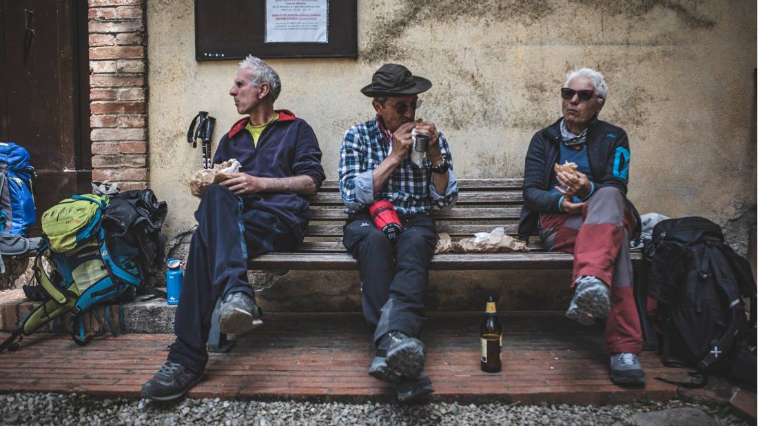 Pilgrims eating lunch on the Via Francigena |  <i>Tim Charody</i>