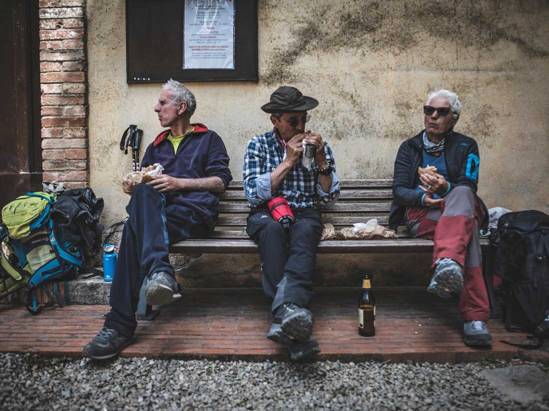 Pilgrims eating lunch on the Via Francigena |  Tim Charody