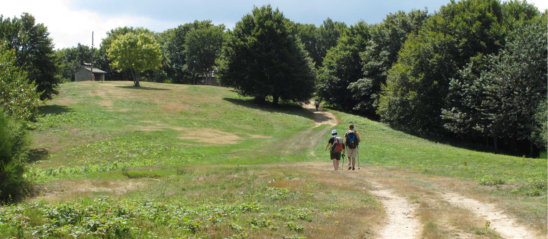 Walkers on the route from La Verna to Caprese Michelangelo