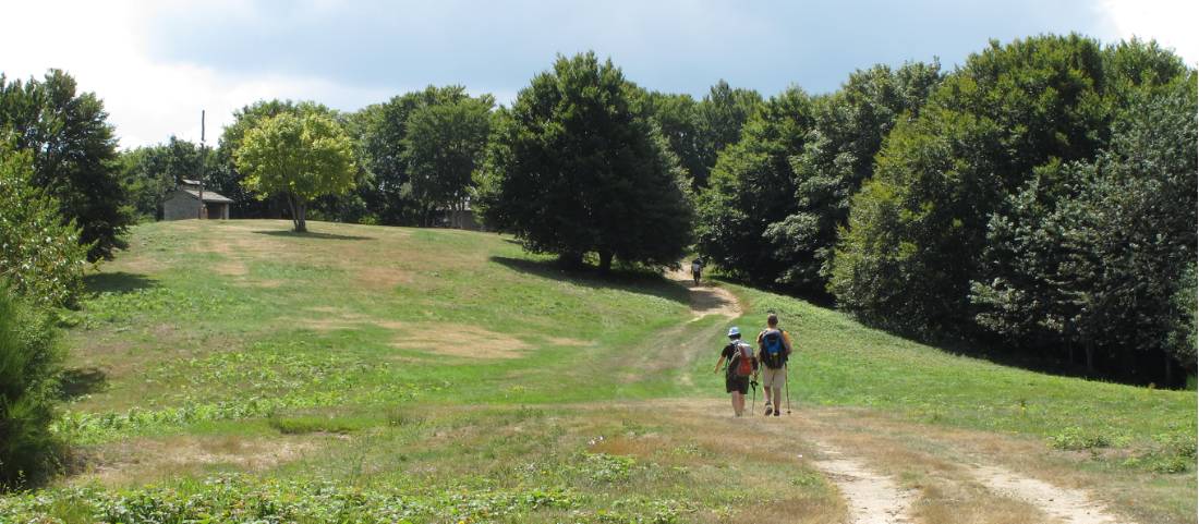 Walkers on the route from La Verna to Caprese Michelangelo