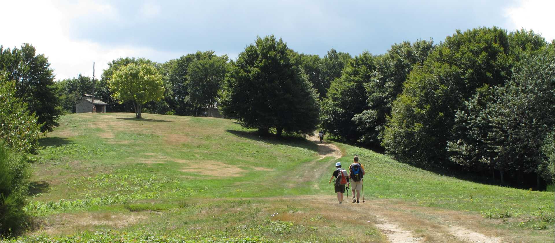 Walkers on the route from La Verna to Caprese Michelangelo
