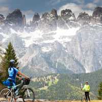 Enjoy biking in the Dolomites