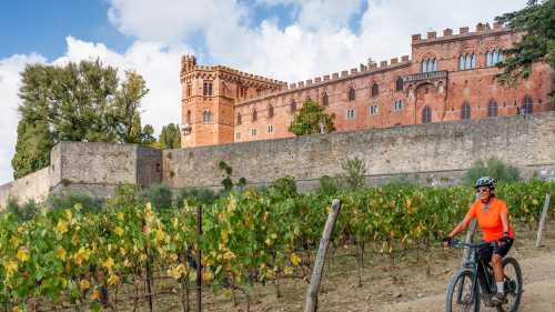 Visit Brolio Castle by bike in Tuscany