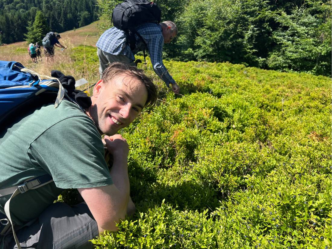Picking blueberries on the trail to Mt Turbacz (1310 m) |  <i>Kate Baker</i>