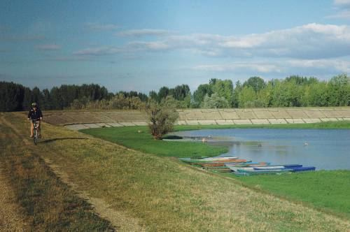 Cycling along Danube river out of Belgrade, Serbia&#160;-&#160;<i>Photo:&#160;Sue Badyari</i>