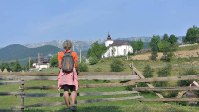 Admiring the view in Romania's Piatra Craiului National Park | Lilly Donkers